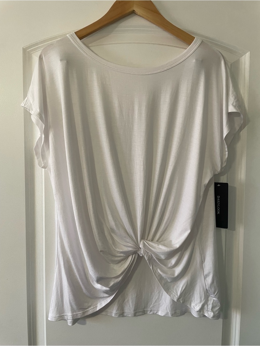 Korye (Daily Look) Women's White Short Sleeve Knot-Front Tee